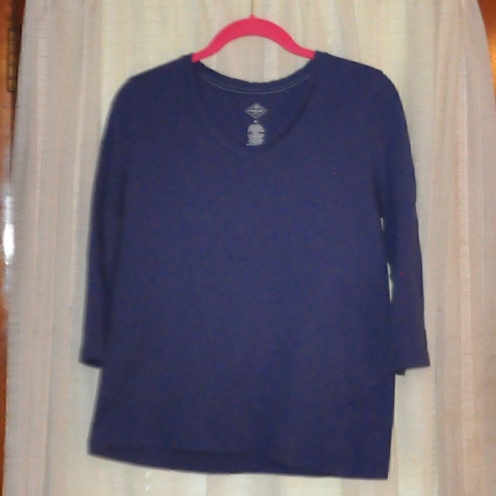 2/$10 St Johns Bay Top Three Quarter Sleeve Medium MUST BUNDLE FOR THIS PRICE